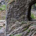 Paysage de la gorge de Dovžan avec falaises et rivière
