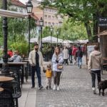 Terrasses au bord de la rivière, centre-ville de Ljubljana
