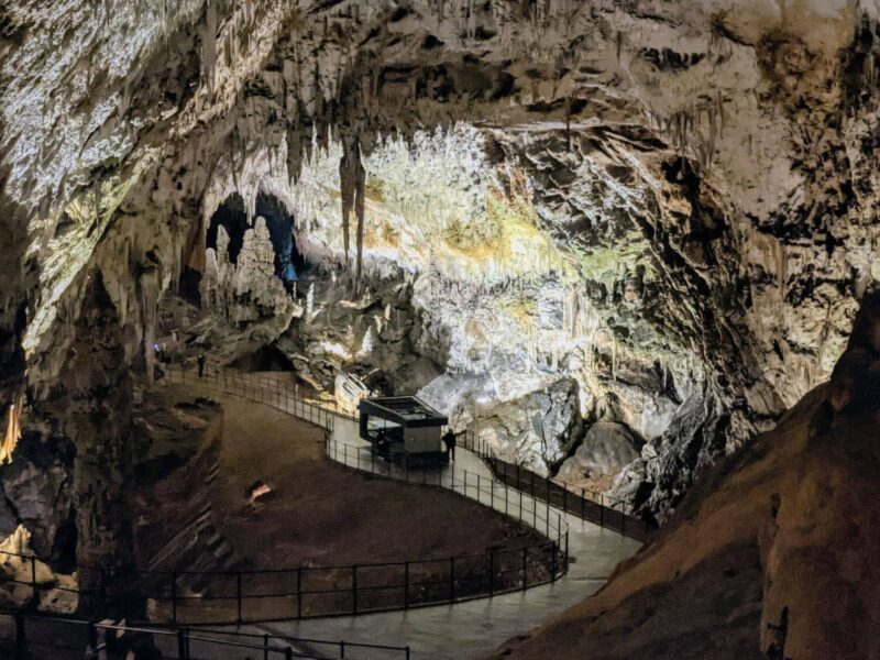 Dans les grottes de Postojna