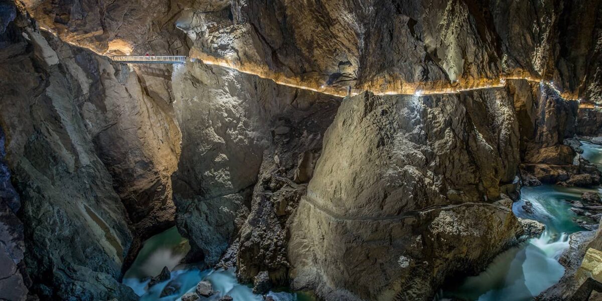 Entrée spectaculaire des grottes de Škocjan