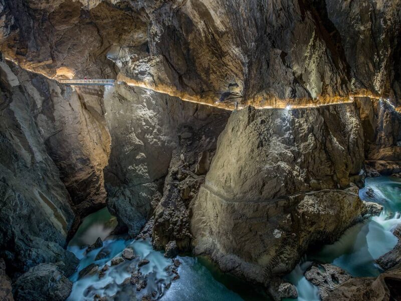 Entrée spectaculaire des grottes de Škocjan