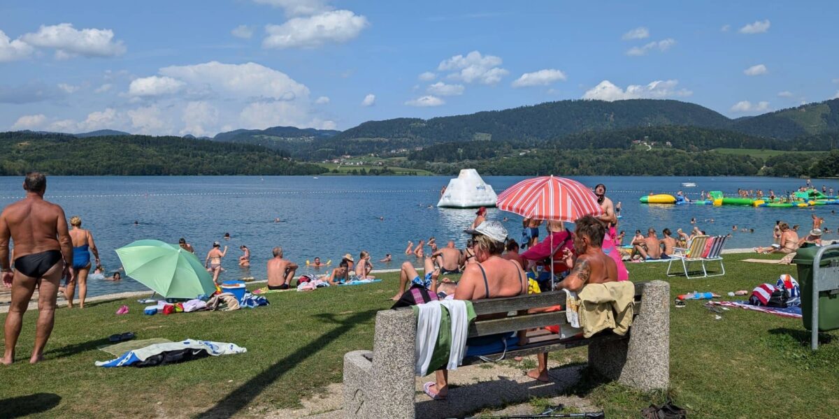 lac de Velenje en Slovénie avec plage, eau et activités de loisirs
