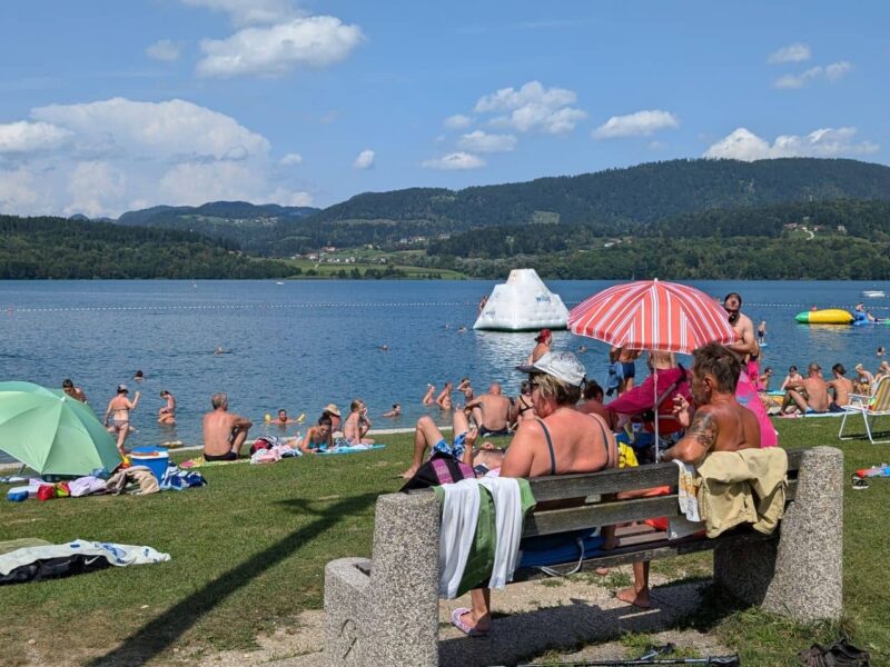 lac de Velenje en Slovénie avec plage, eau et activités de loisirs